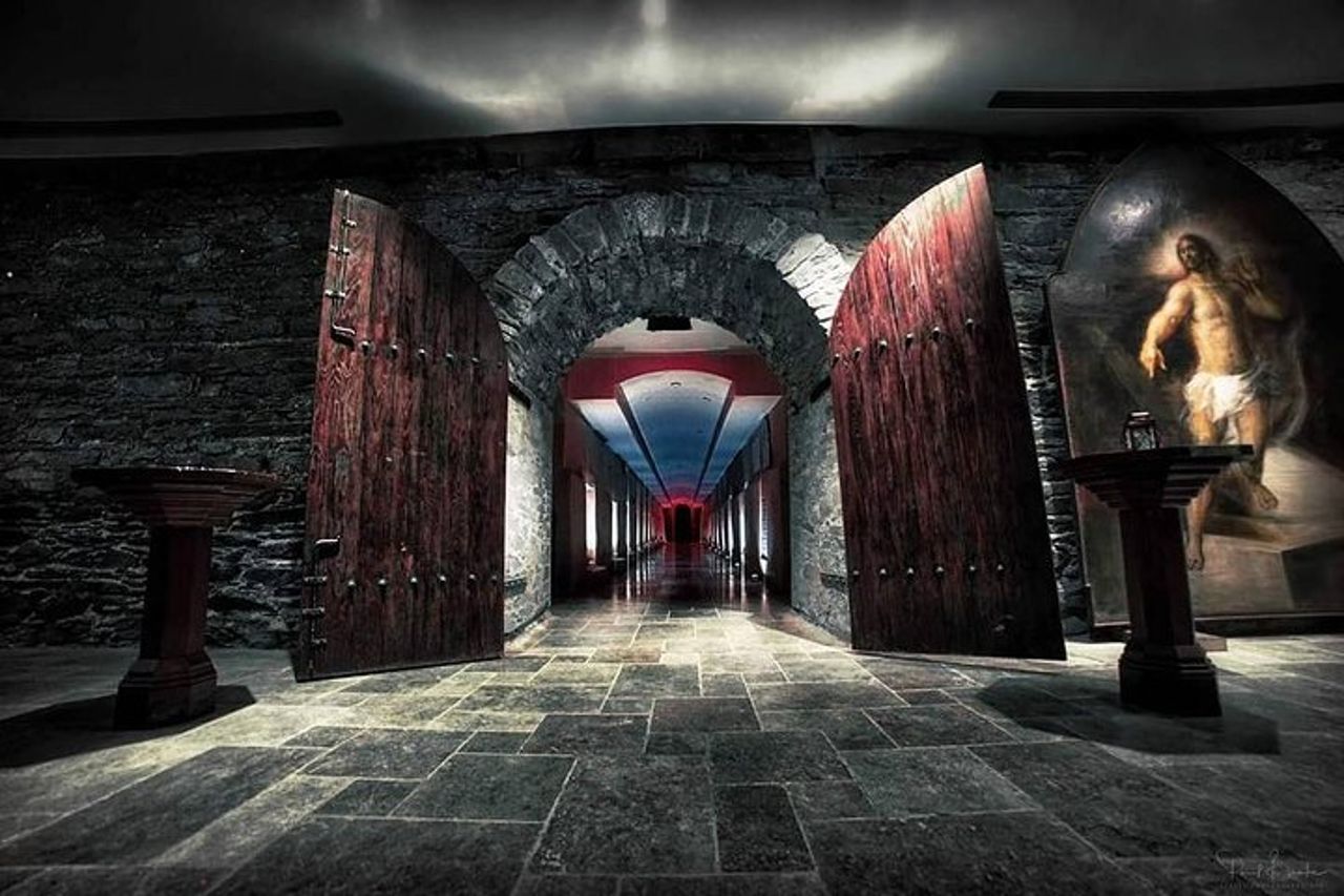 Catacombe di New York a lume di candela