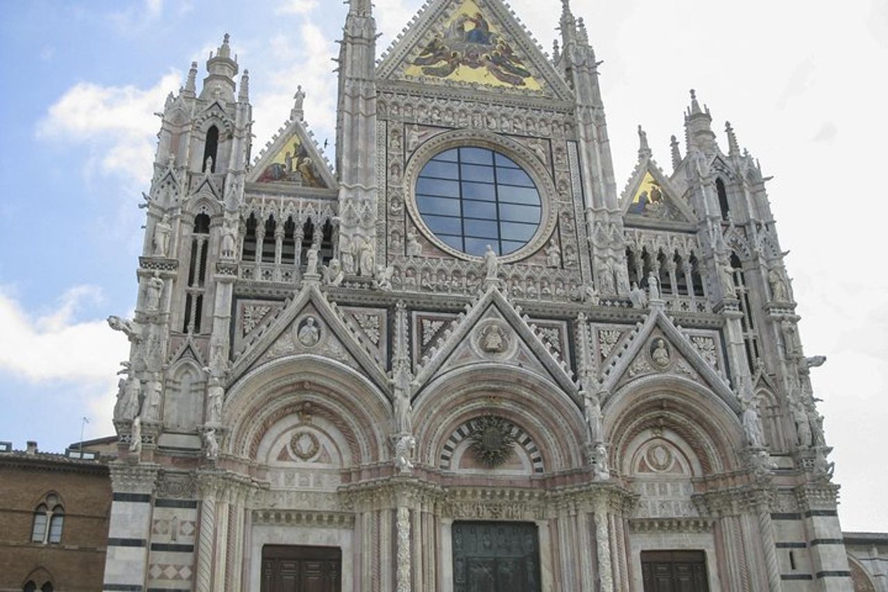 Saltafila: Il Duomo di Siena e tour a piedi della città — 4