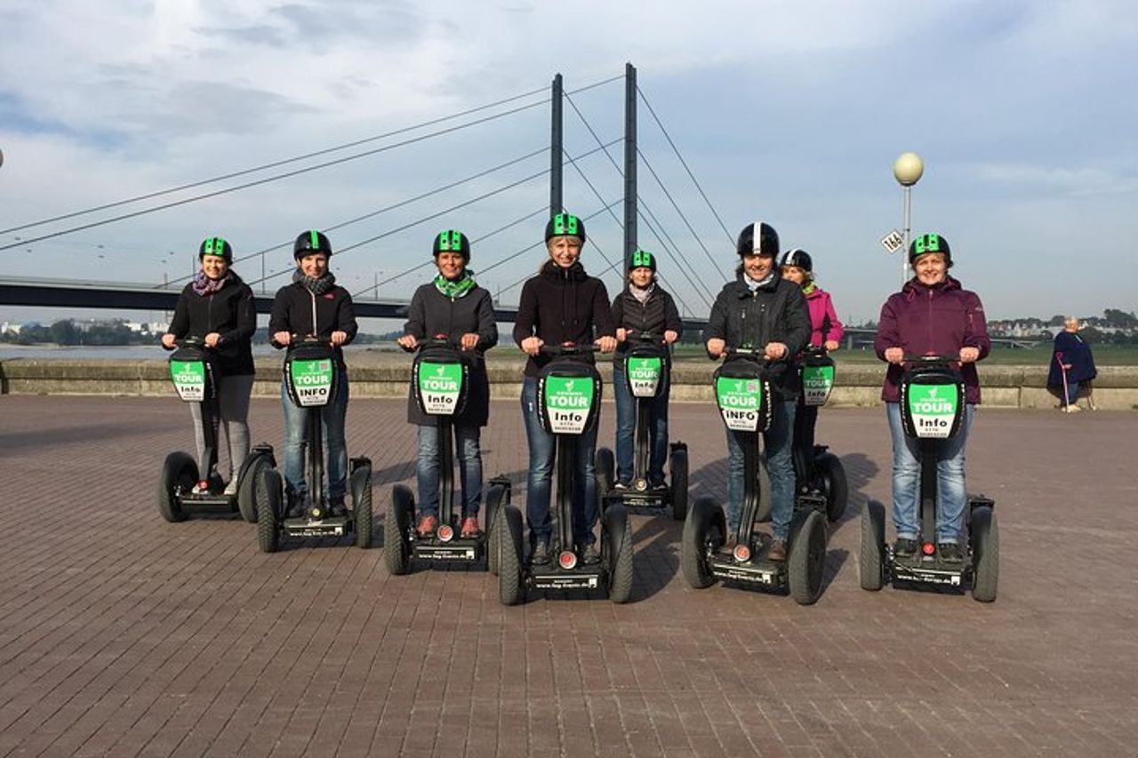 Tour in Segway Rhein di Düsseldorf: esperienza sul fiume Reno — 2