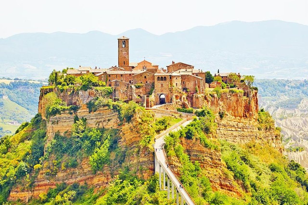 Tour privato di un giorno da Roma alla città morente di Bagnoregio e Orvieto
