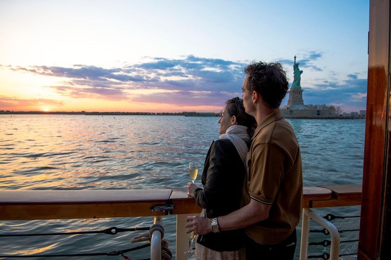 Crociera al tramonto a New York City su uno yacht — 6