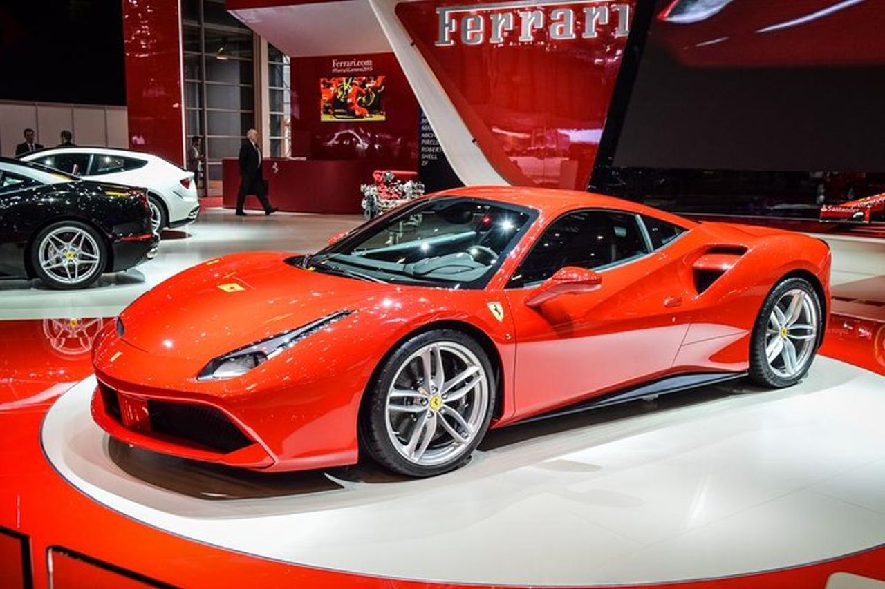 Tour privato a Maranello e Bologna con ingresso al Museo Ferrari — 2