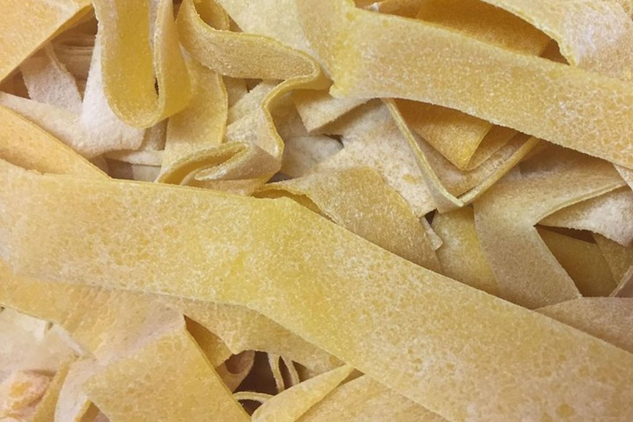 Corso di cucina pratico in una cucina esclusiva a Cortona