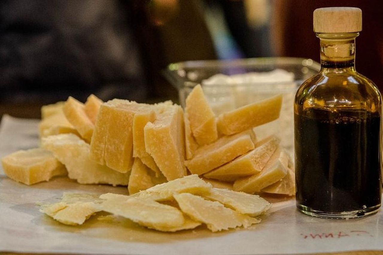 Tour gastronomico di Modena con visita esclusiva all'aceto balsamico Acetaia — 8