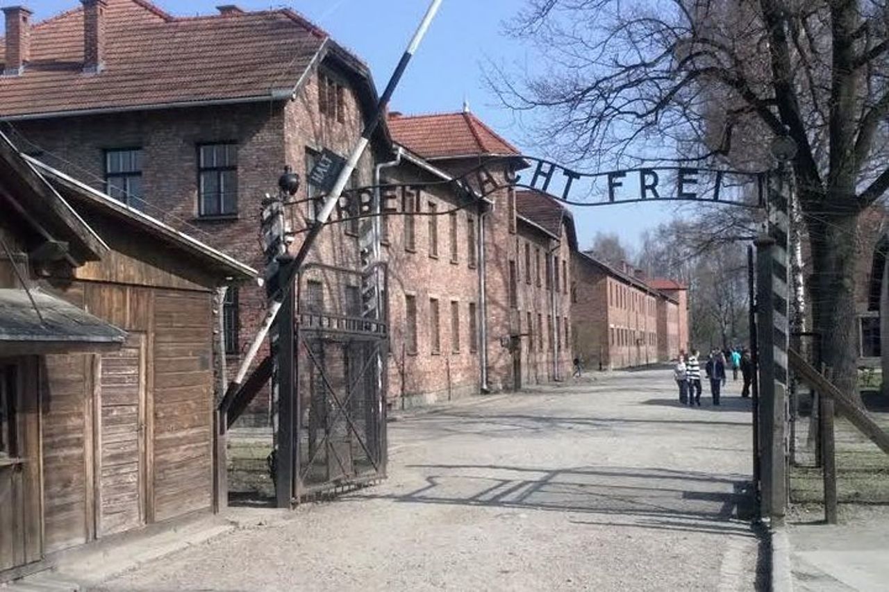 Tour di un giorno ad Auschwitz e Birkenau da Cracovia con trasferimento privato — 3