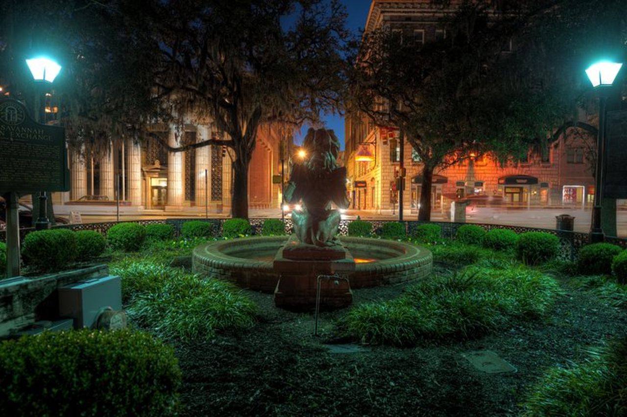 The Grave Tales Ghost Tour a Savannah — 2