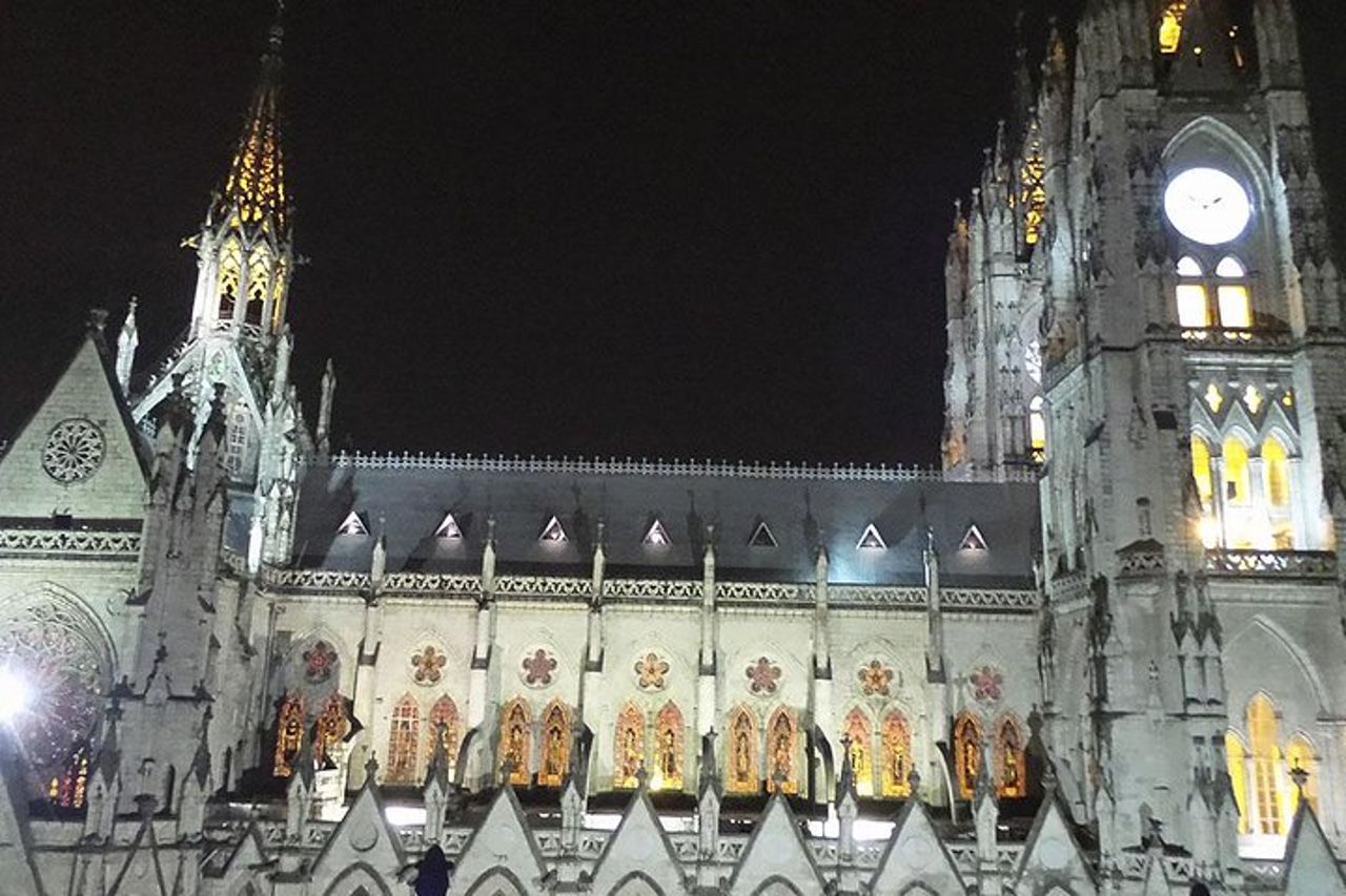 Tour notturno a Quito con tempo libero nella Città Vecchia — 7