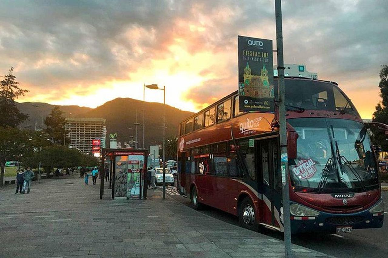 Tour notturno a Quito con tempo libero nella Città Vecchia — 8