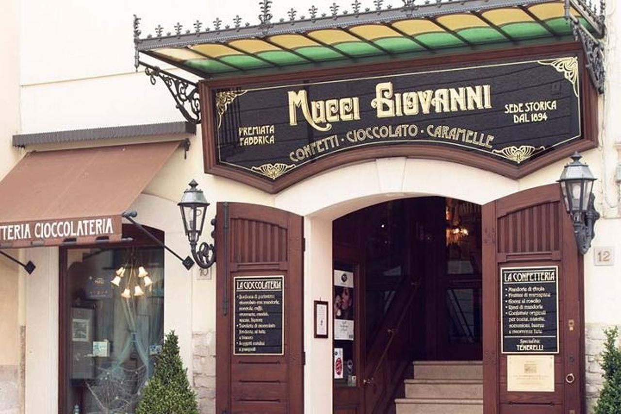 Breve tour con degustazione di dragees nel Museo Mucci e passeggiate nel centro storico — 5