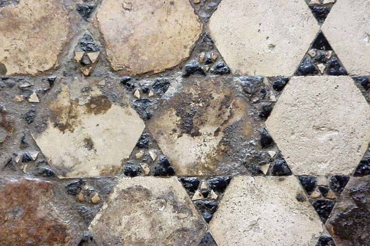 Tour di Due Ore alla Scoperta del Fascino e Mistero di Castel del Monte — 5