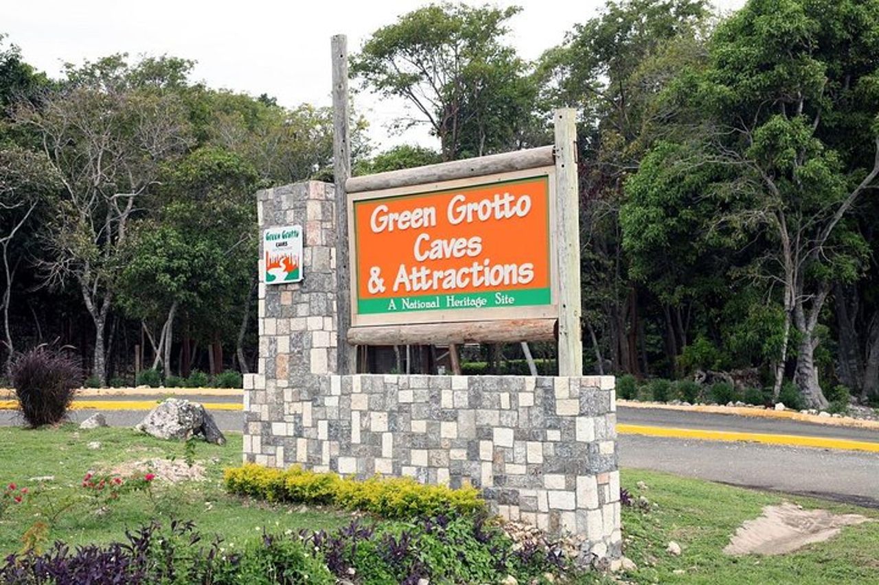 Horseback Ride n Swim e Green Grotto Adventure Tour da Falmouth — 5