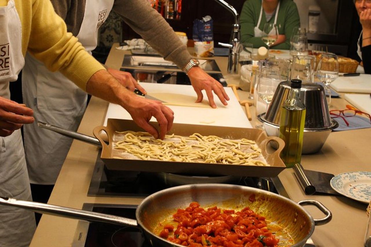 Lezione di cucina tipica regionale umbra con pranzo ad Assisi — 5