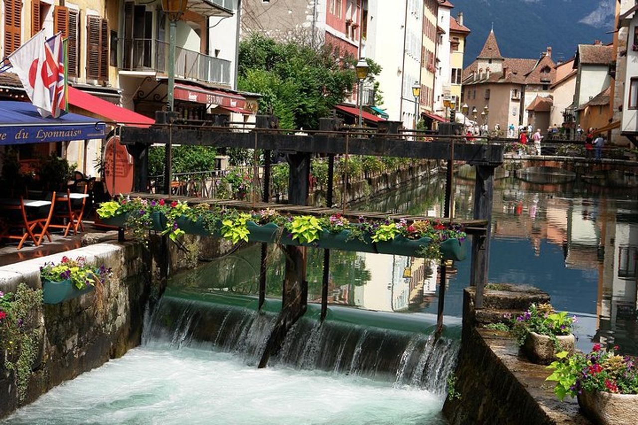 Tour privato ad Annecy con autobus sul tetto di vetro da Ginevra — 8