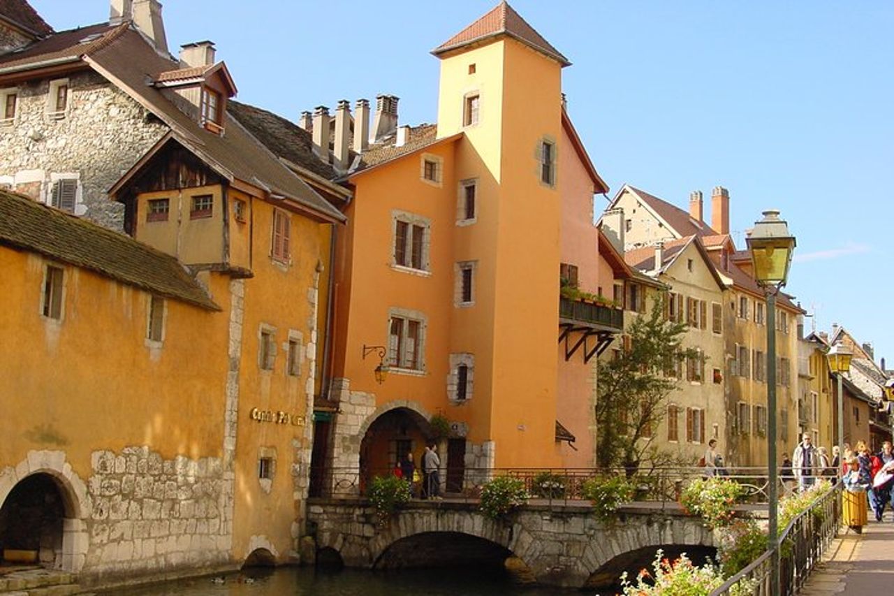 Tour privato ad Annecy con autobus sul tetto di vetro da Ginevra — 5