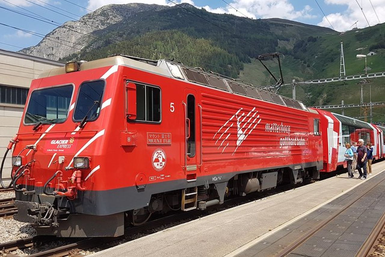 Treno panoramico Glacier Express Andata e ritorno in un giorno Tour privato da Basilea — 7