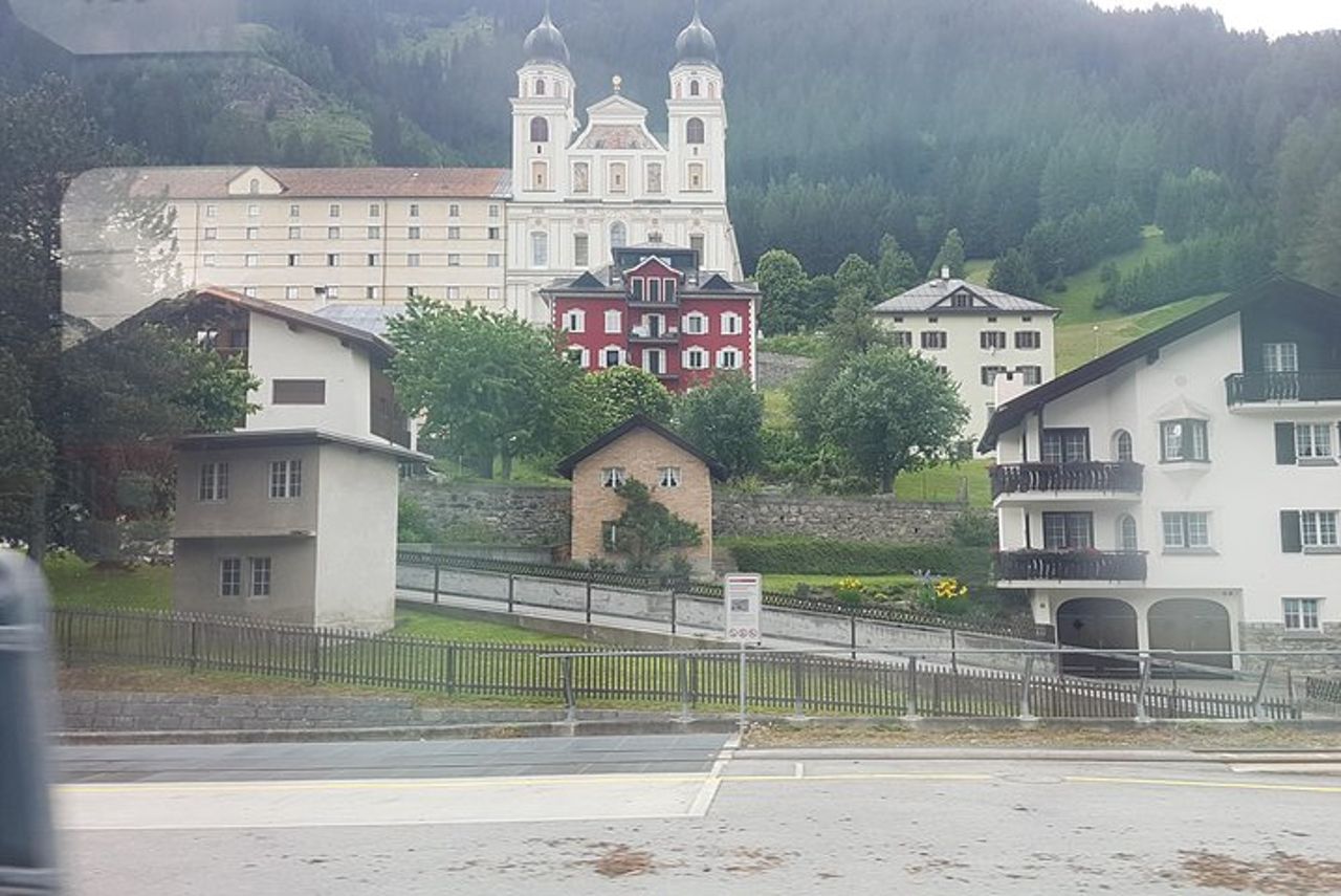 Treno panoramico Glacier Express Andata e ritorno in un giorno Tour privato da Basilea — 8