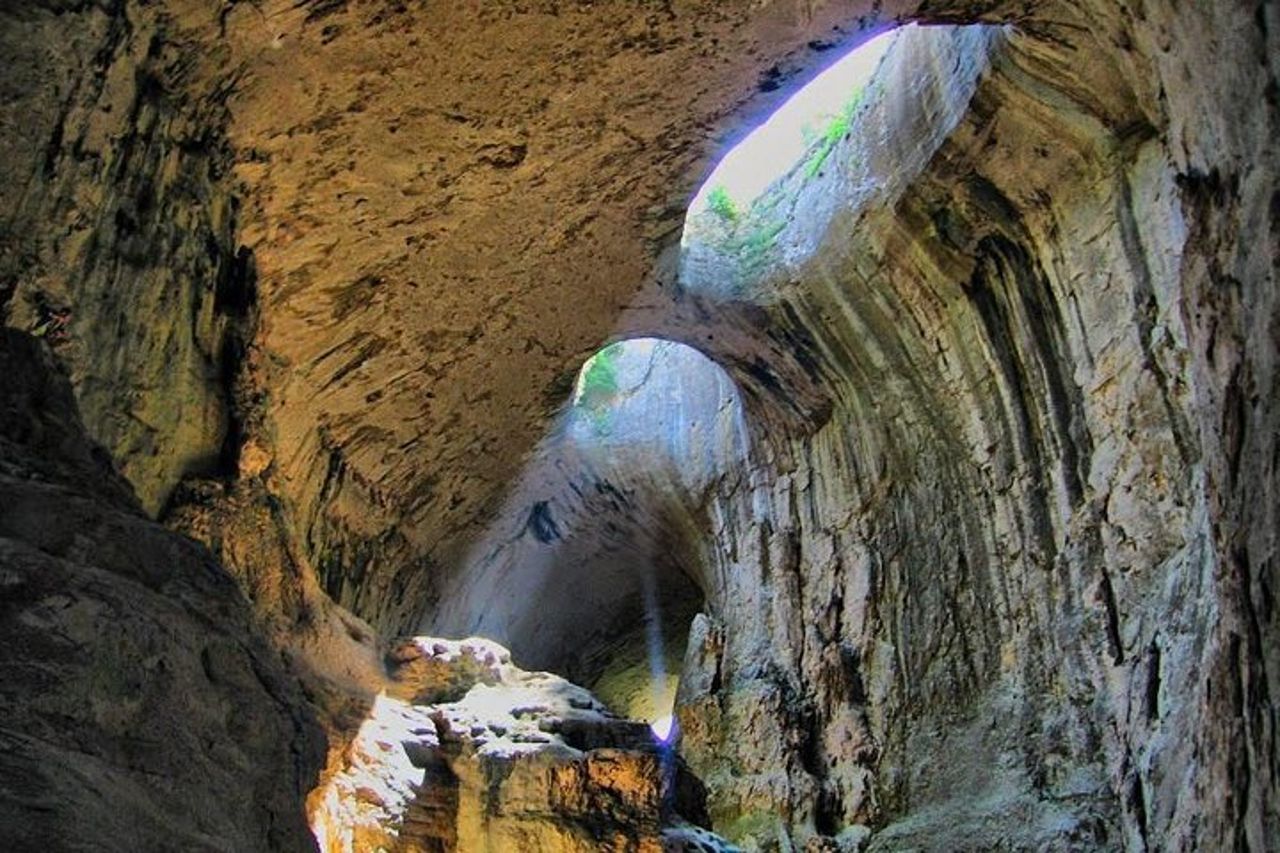 Tour di 3 grotte - Saeva dupka, Grotta Occhi di Dio e Grotta Devetashka — 3