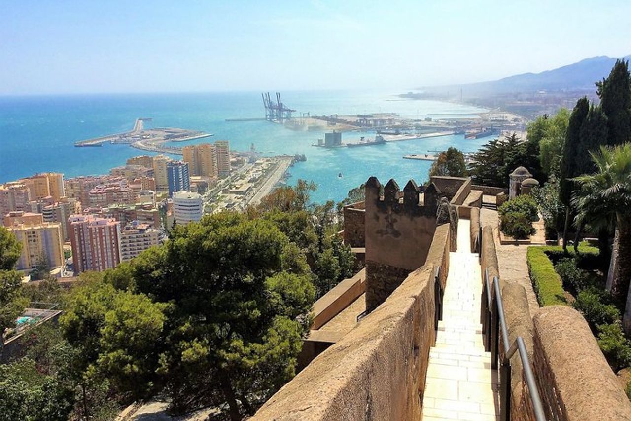 Tour privato di un giorno a Malaga con hotel o ritiro a terra da Marbella — 4