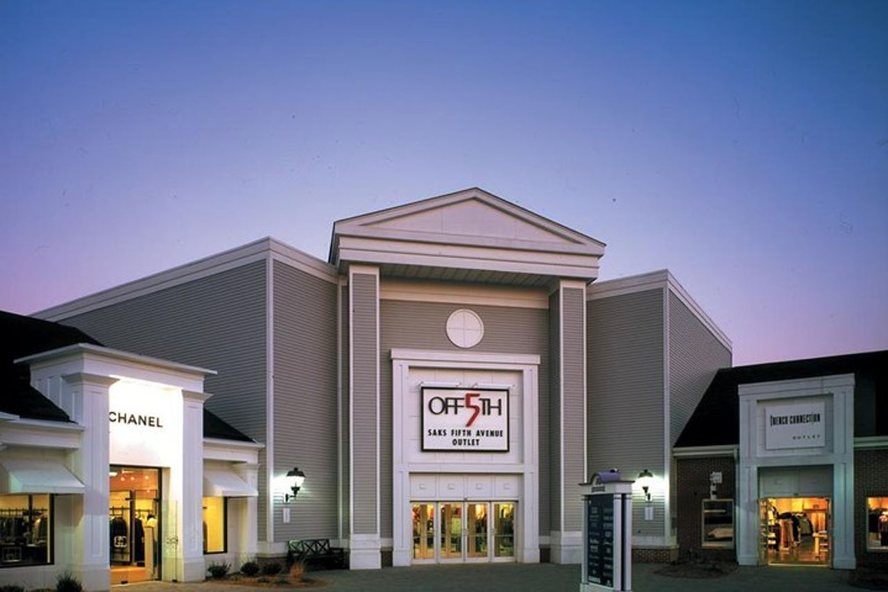 Woodbury Common Premium Outlet Shopping Gita di un giorno privato in SUV da New York — 4