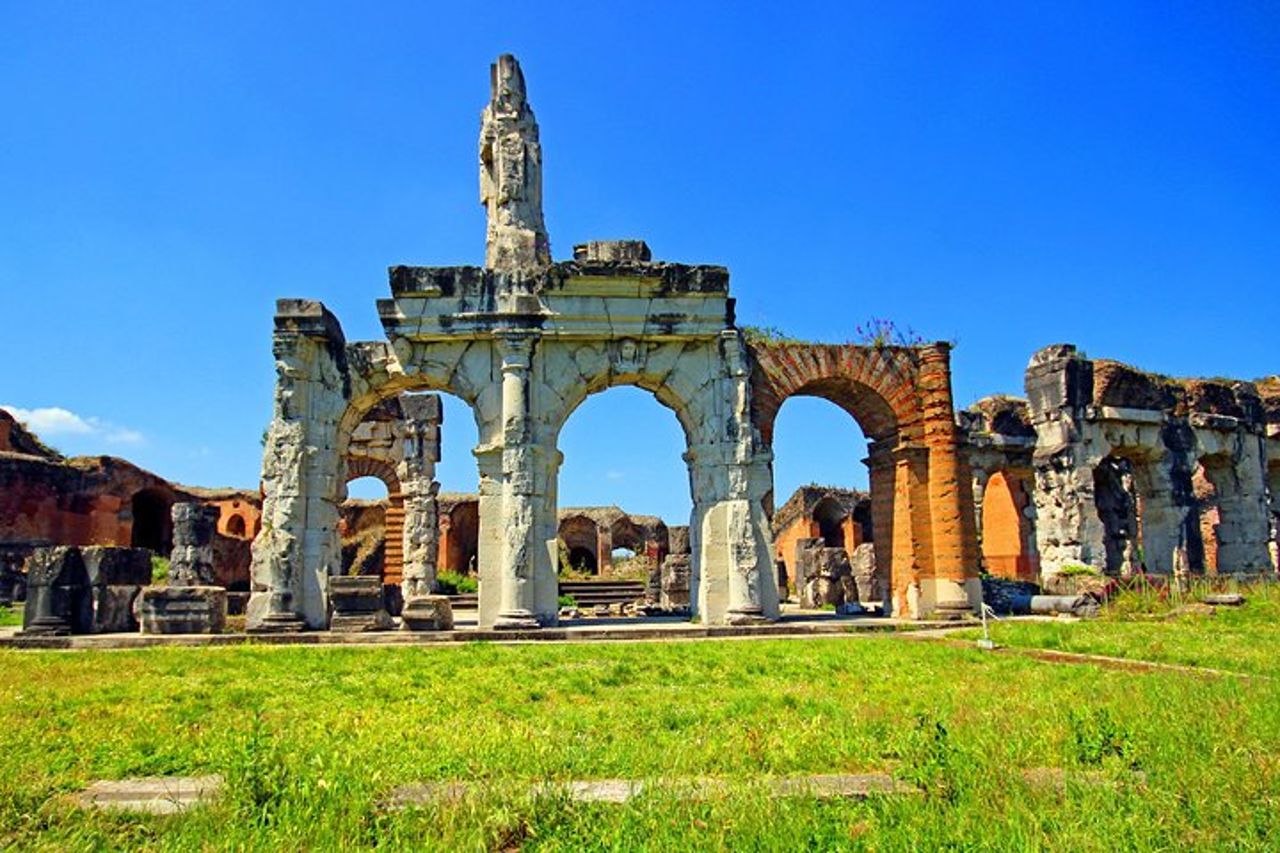 Tour privato della Reggia di Caserta e dell'Anfiteatro Spartaco — 2