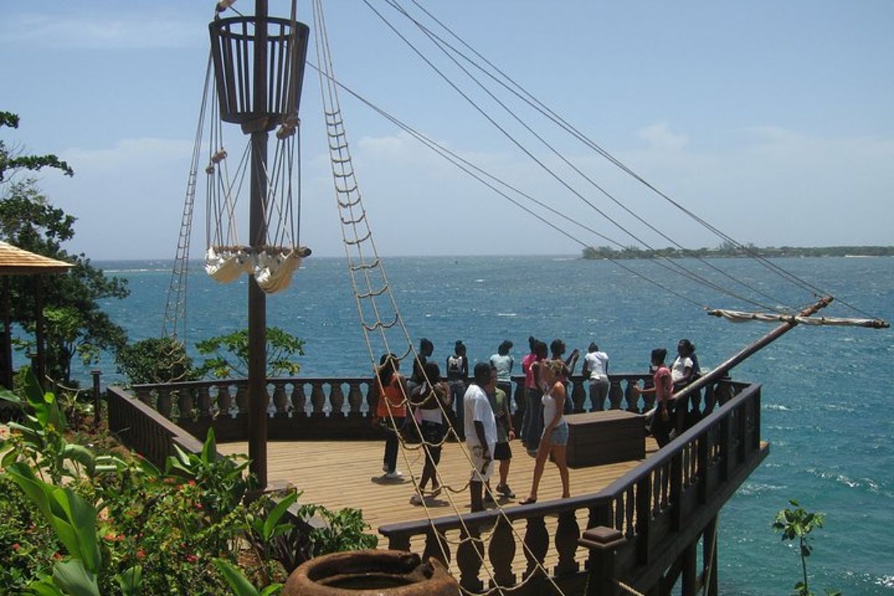 Falmouth Shore Excursion: Dunn's River Falls Express e Souvenir Shopping — 7