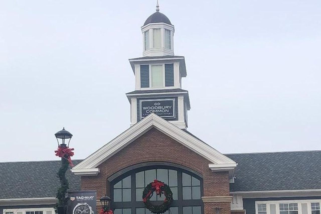 Woodbury Common Premium Outlet Shopping Gita di un giorno privato in SUV da New York — 8