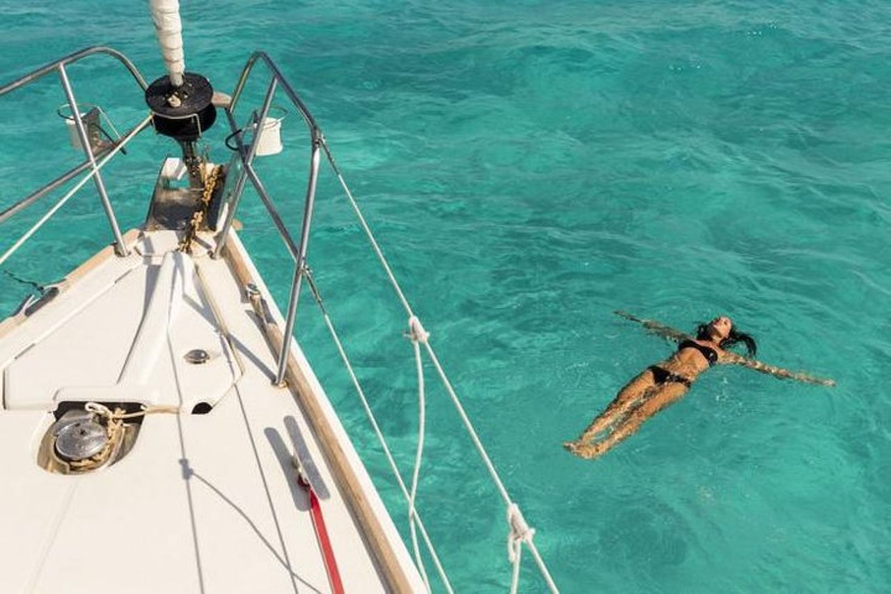 Tour in barca a vela delle Egadi a Favignana e Levanzo da Trapani — 8