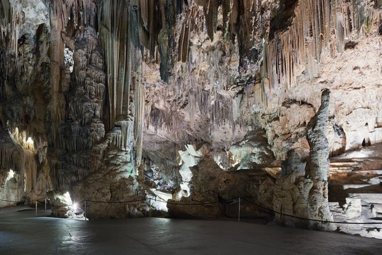 Grotte di Nerja con tour privato della costa tropicale da Granada — 2
