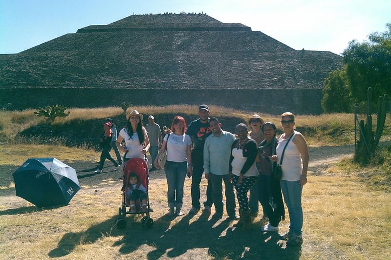 Combo privato 2 giorni: Teotihuacan + Basilica + Tlatelolco + Xochimilco + Frida + Coyoacan — 6