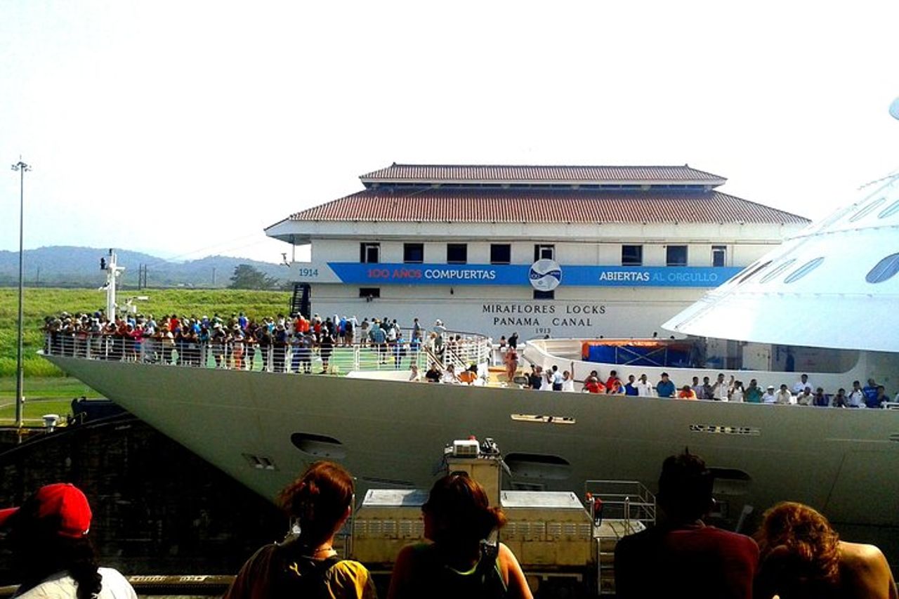 Crociera Excursion Colon: tour della città di Panama e serrature di Miraflores — 2
