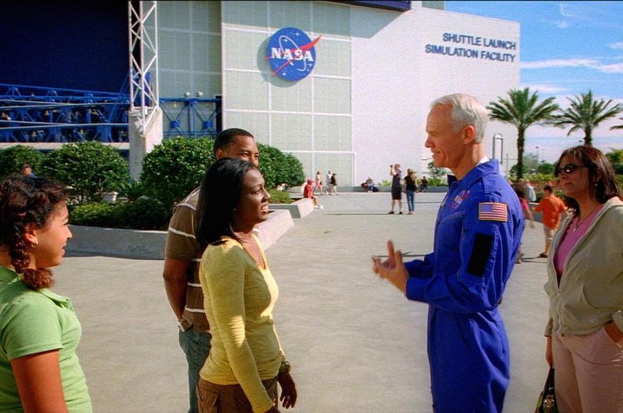 Esperienza di lusso al Kennedy Space Center: pranzo con un astronauta e tour ravvicinato — 2