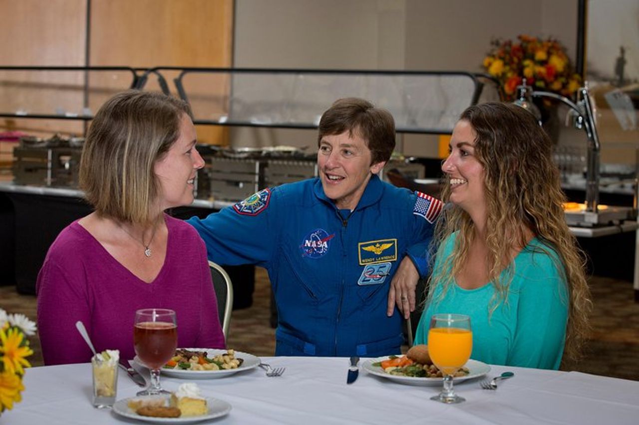 Esperienza di lusso al Kennedy Space Center: pranzo con un astronauta e tour ravvicinato — 4