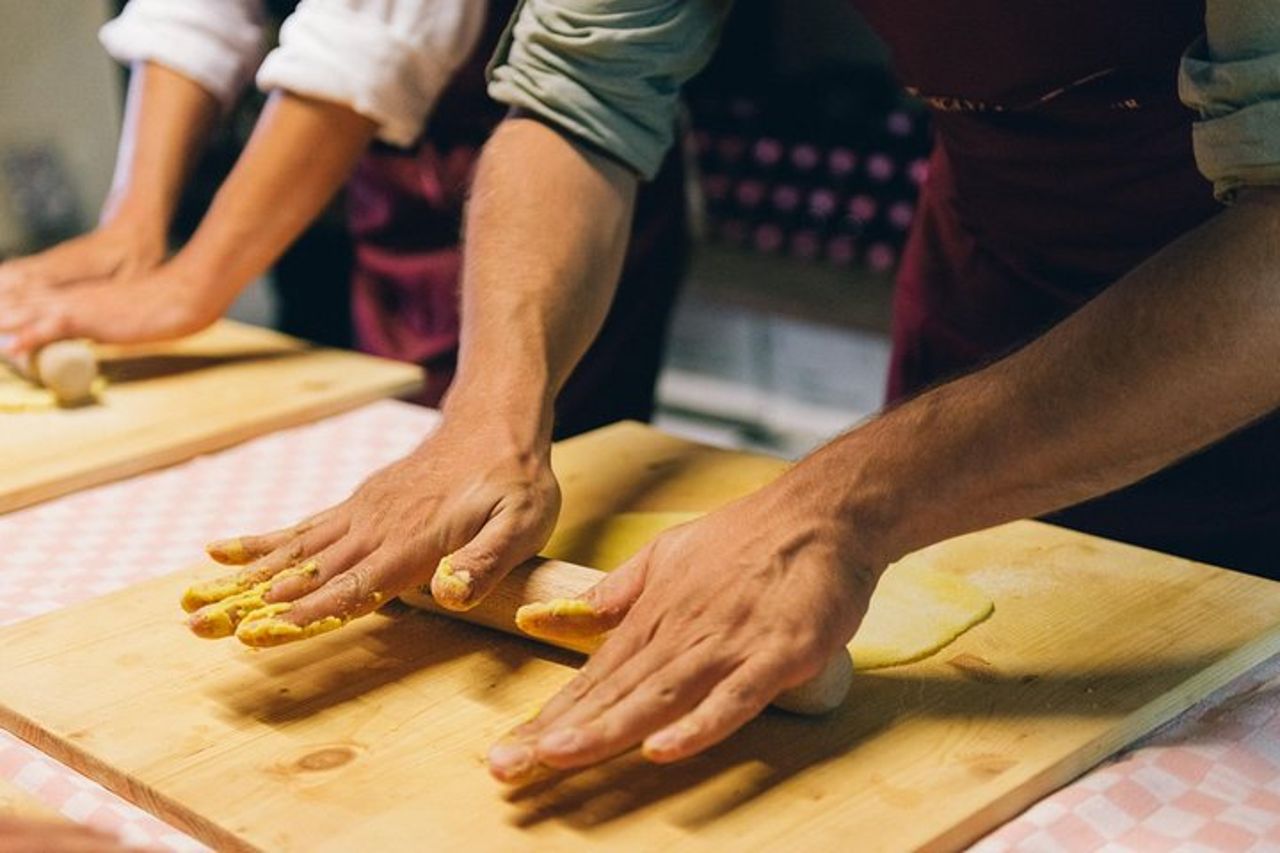 Corso privato di cucina nel Chianti da San Gimignano