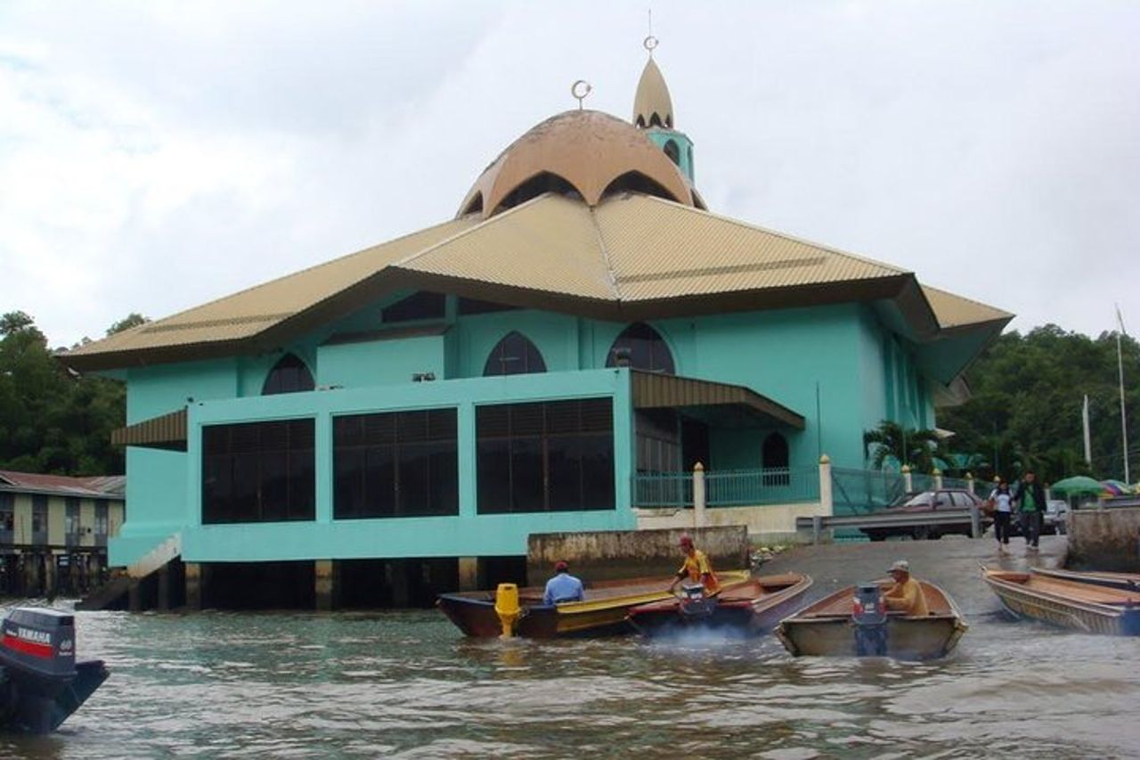 Tour della città di Mezza Giornata del Brunei con Royal Regalia e Sultan Omar Ali Saifuddin Mosque — 9