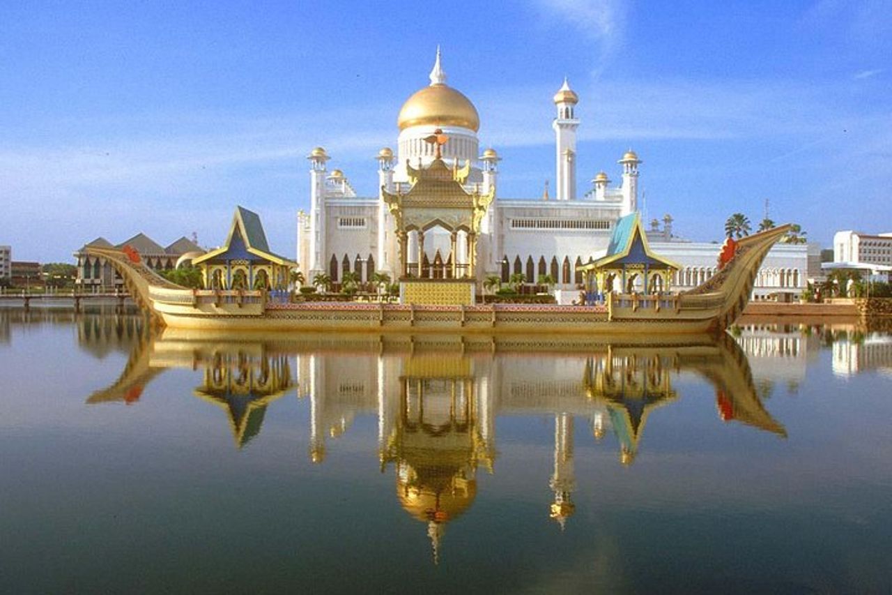 Tour della città di Brunei in giornata con Tamu Kianggeh, Royal Regalia e Kampung Ayer — 3