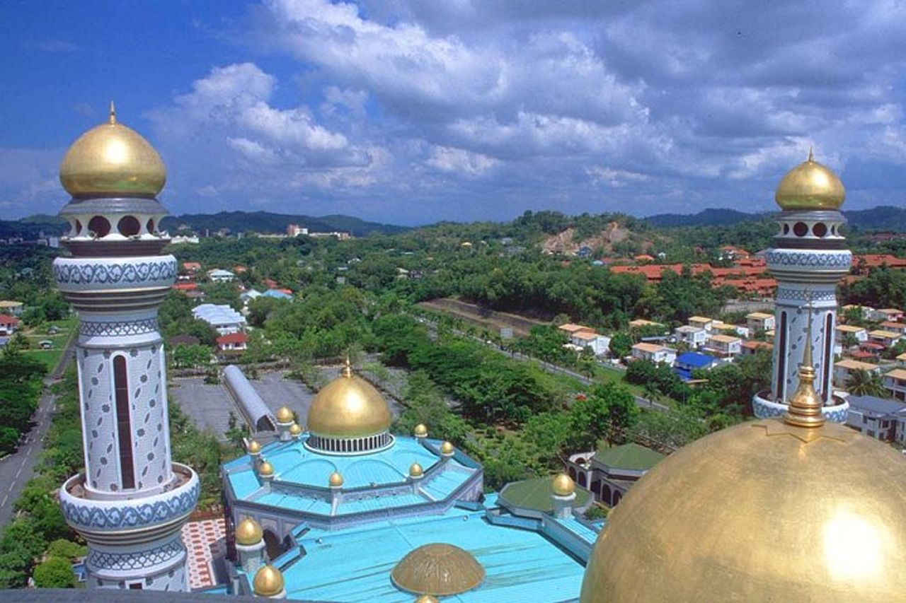 Tour della città di Mezza Giornata del Brunei con Royal Regalia, Istana Nurul Iman e Kampung Ayer — 8