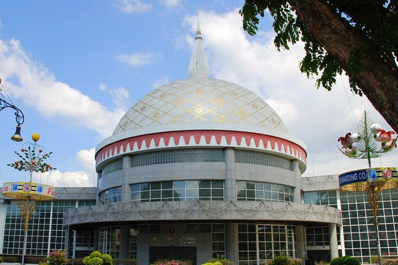 Tour della città di Brunei in giornata con Tamu Kianggeh, Royal Regalia e Kampung Ayer — 5