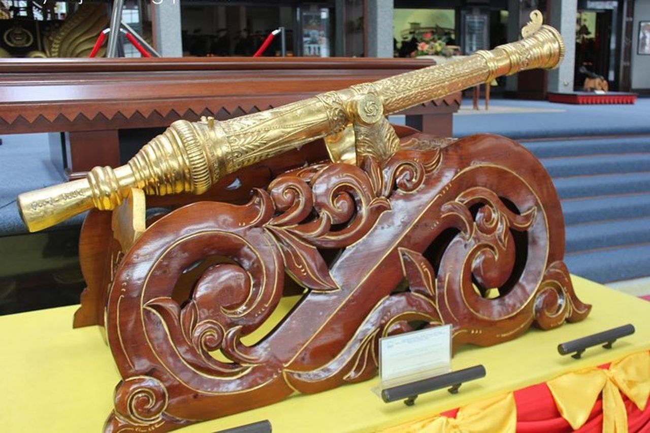 Tour della città di Brunei in giornata con Tamu Kianggeh, Royal Regalia e Kampung Ayer — 7