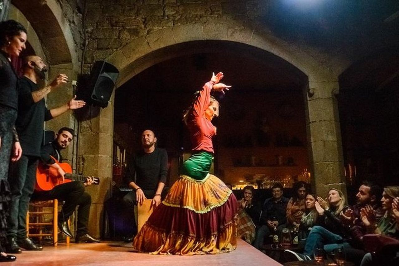 Tour privato : Tapas, spettacolo di vino e flamenco nel centro storico di Barcellona — 2