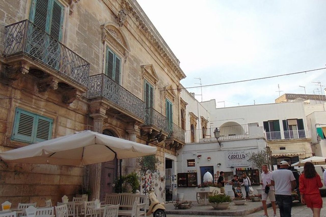 Tour privato a Ostuni: tra gli scorci panoramici della città bianca — 3