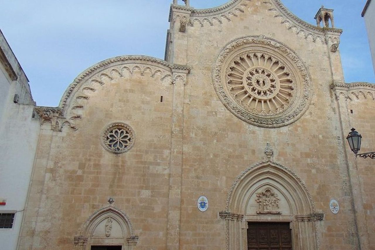 Tour privato a Ostuni: tra gli scorci panoramici della città bianca