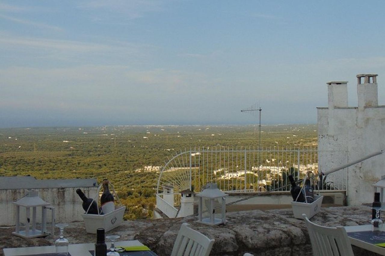 Tour privato a Ostuni: tra gli scorci panoramici della città bianca — 5