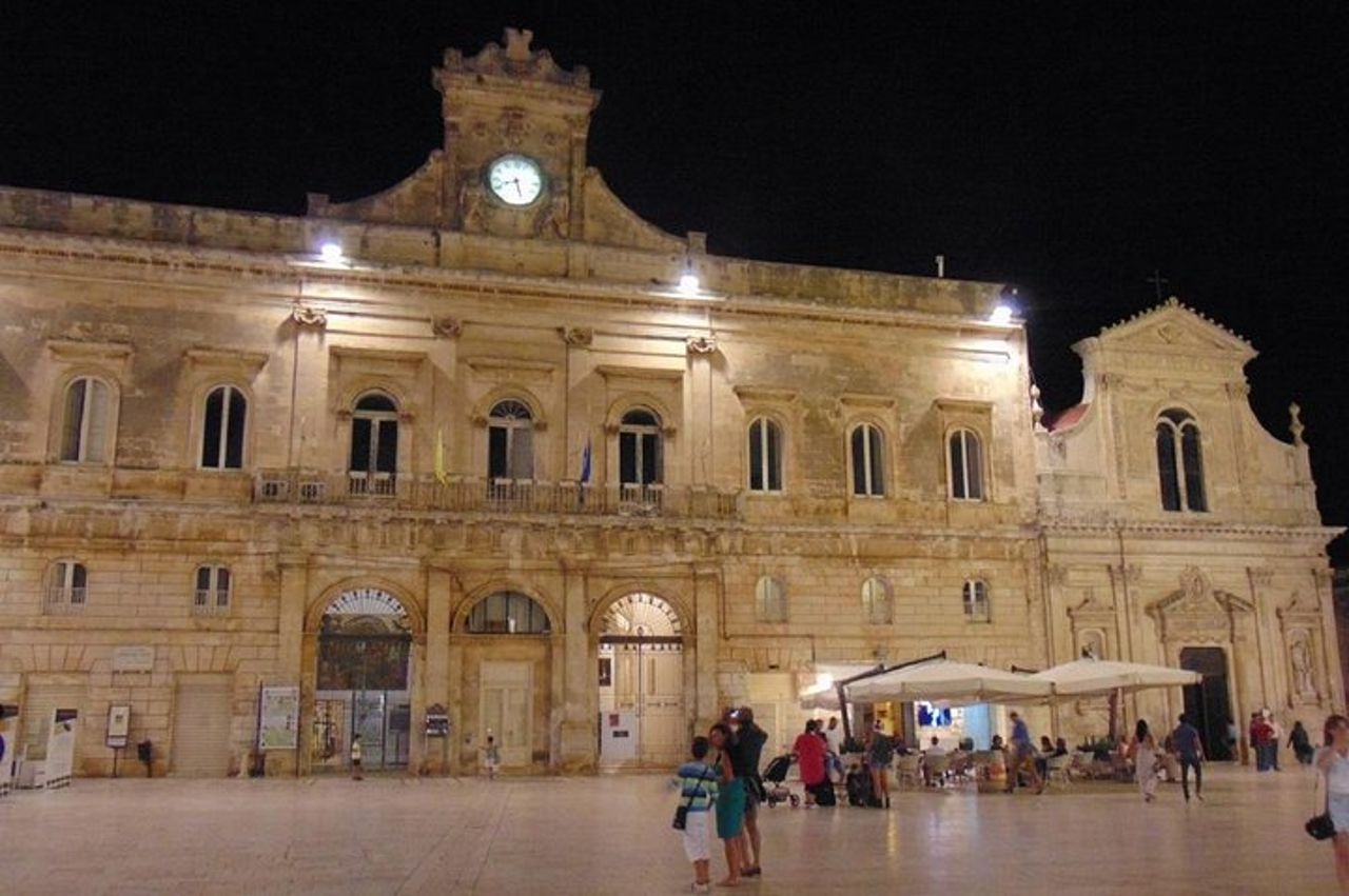 Tour privato a Ostuni: tra gli scorci panoramici della città bianca — 8