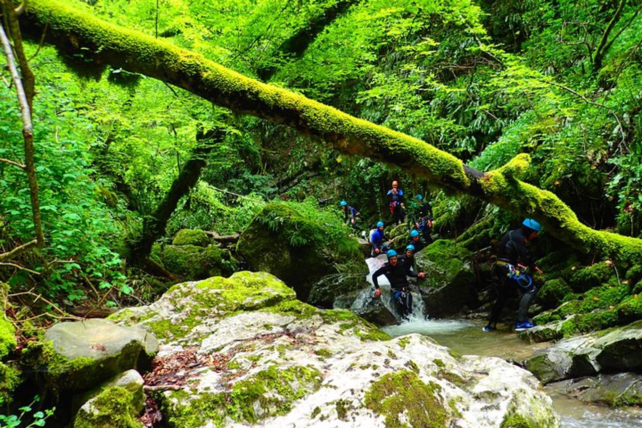 Sensazione di canyoning di Angon sulle rive del lago di Annecy — 4