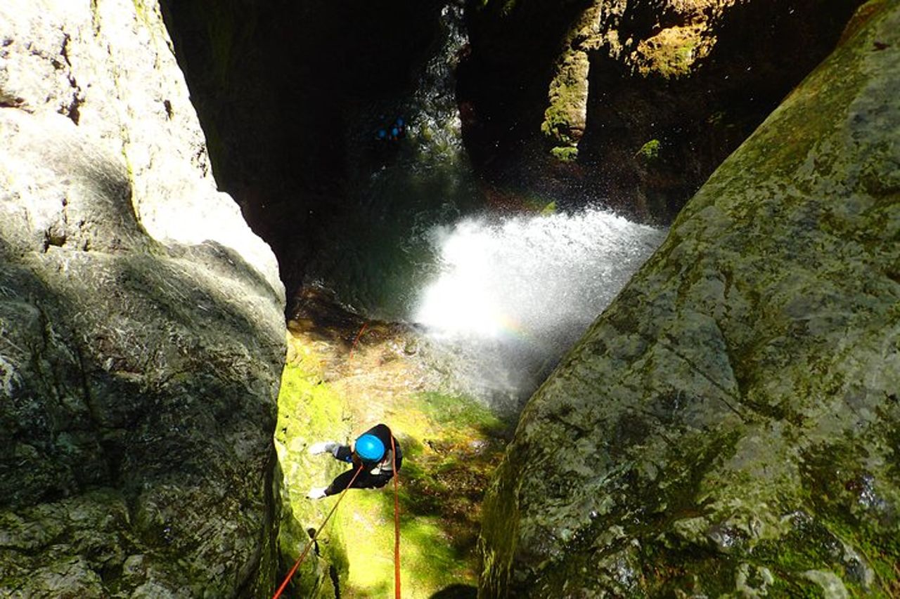 Sensazione di canyoning di Angon sulle rive del lago di Annecy — 6