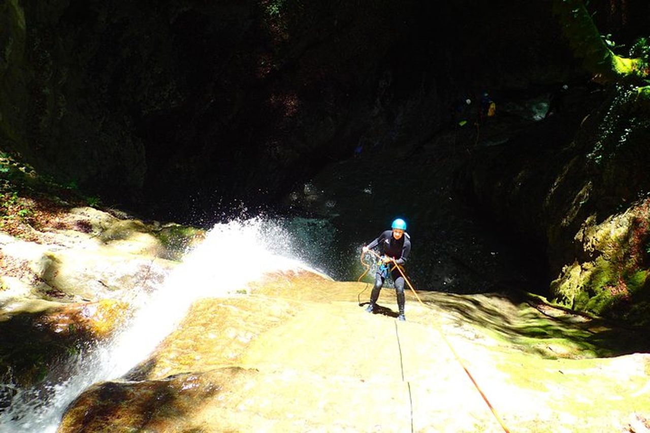 Sensazione di canyoning di Angon sulle rive del lago di Annecy — 7
