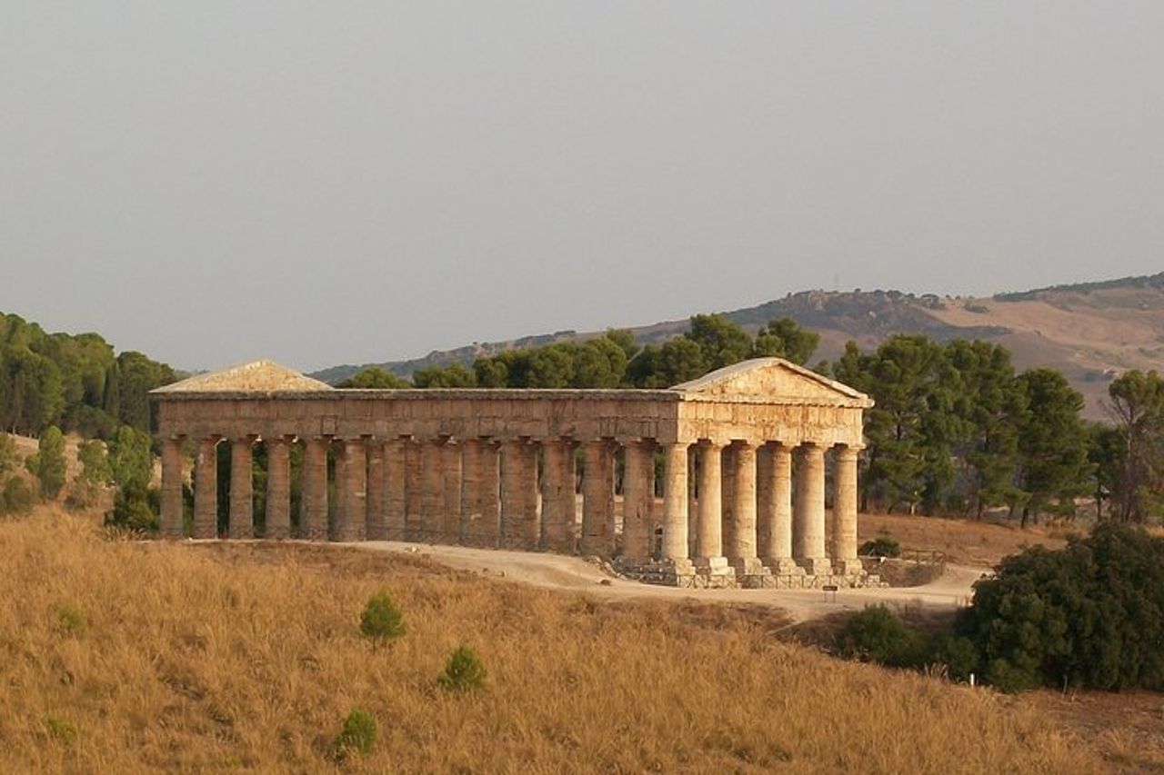 Tour privato in Sicilia Occidentale. Segesta, Erice e Saline di Nubia