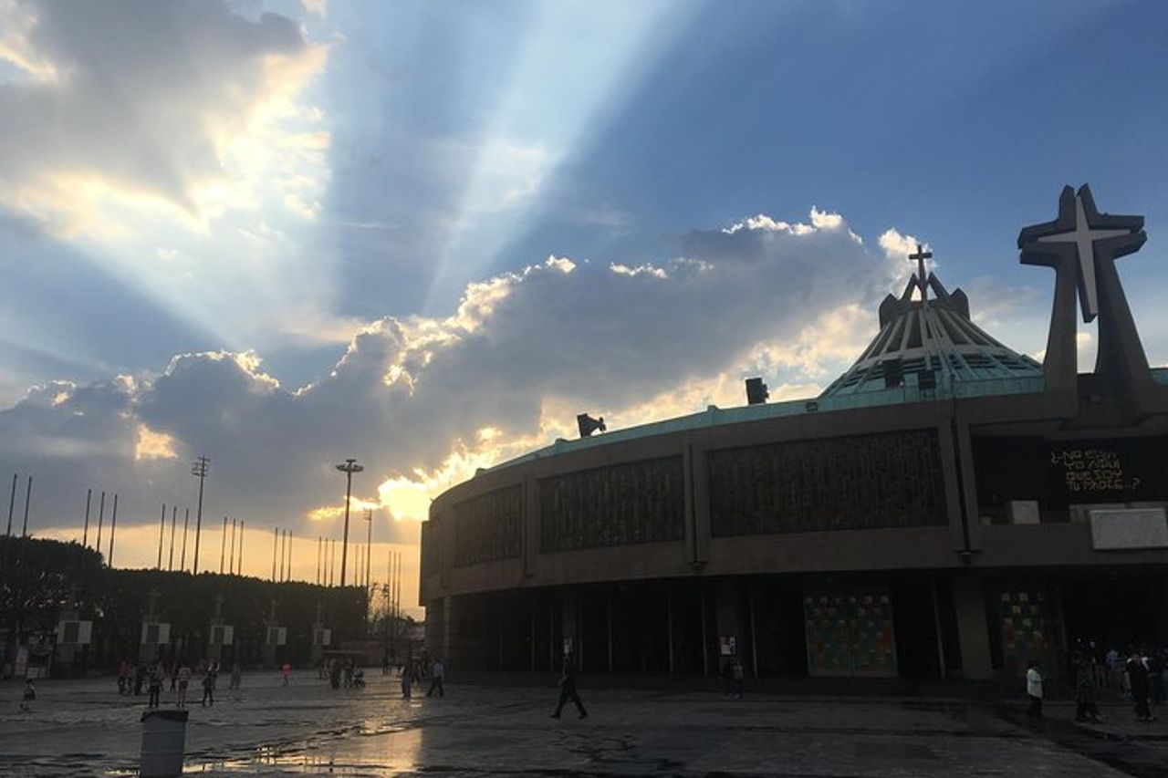 Combo privato 2 giorni: Teotihuacan + Basilica + Tlatelolco + Xochimilco + Frida + Coyoacan — 3