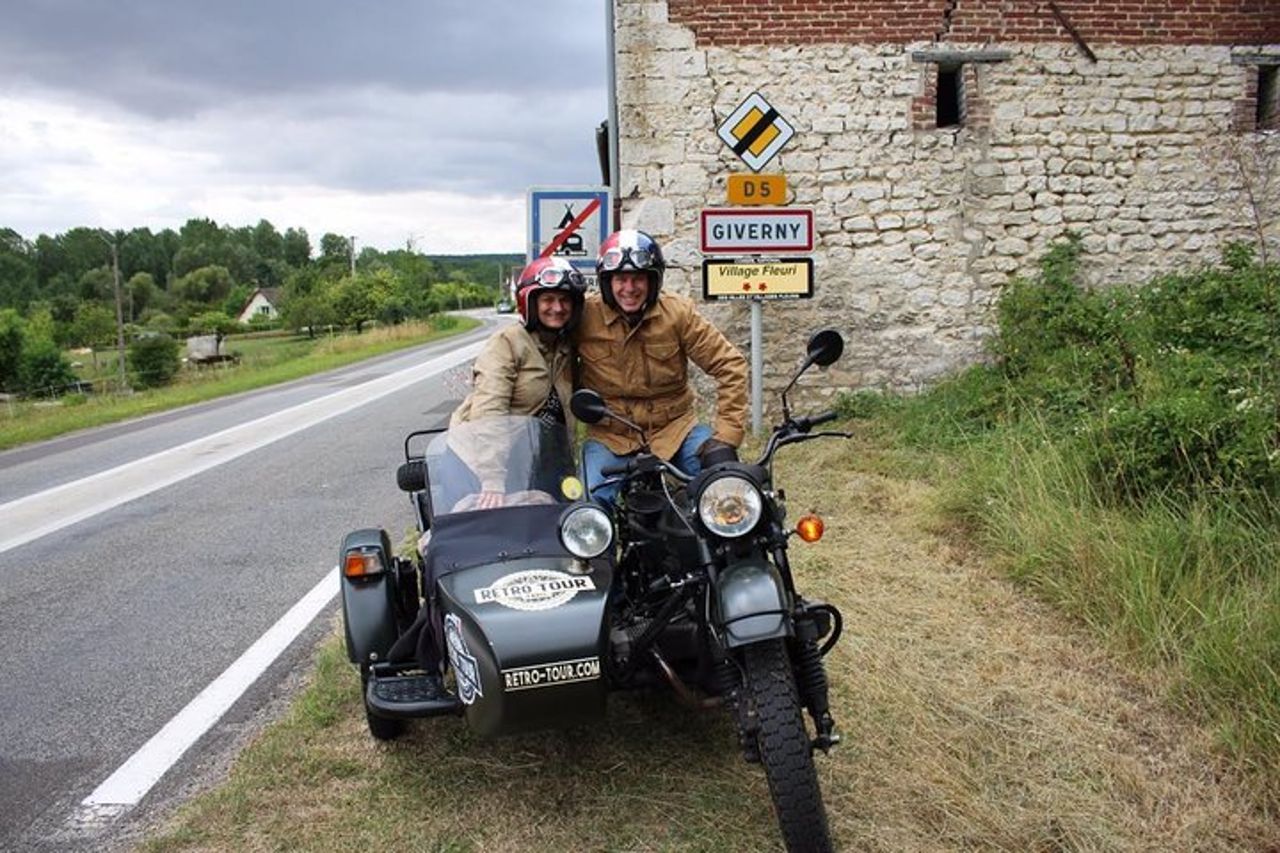 Esclusivo tour vintage di un'intera giornata a Parigi e Versailles su un sidecar — 6