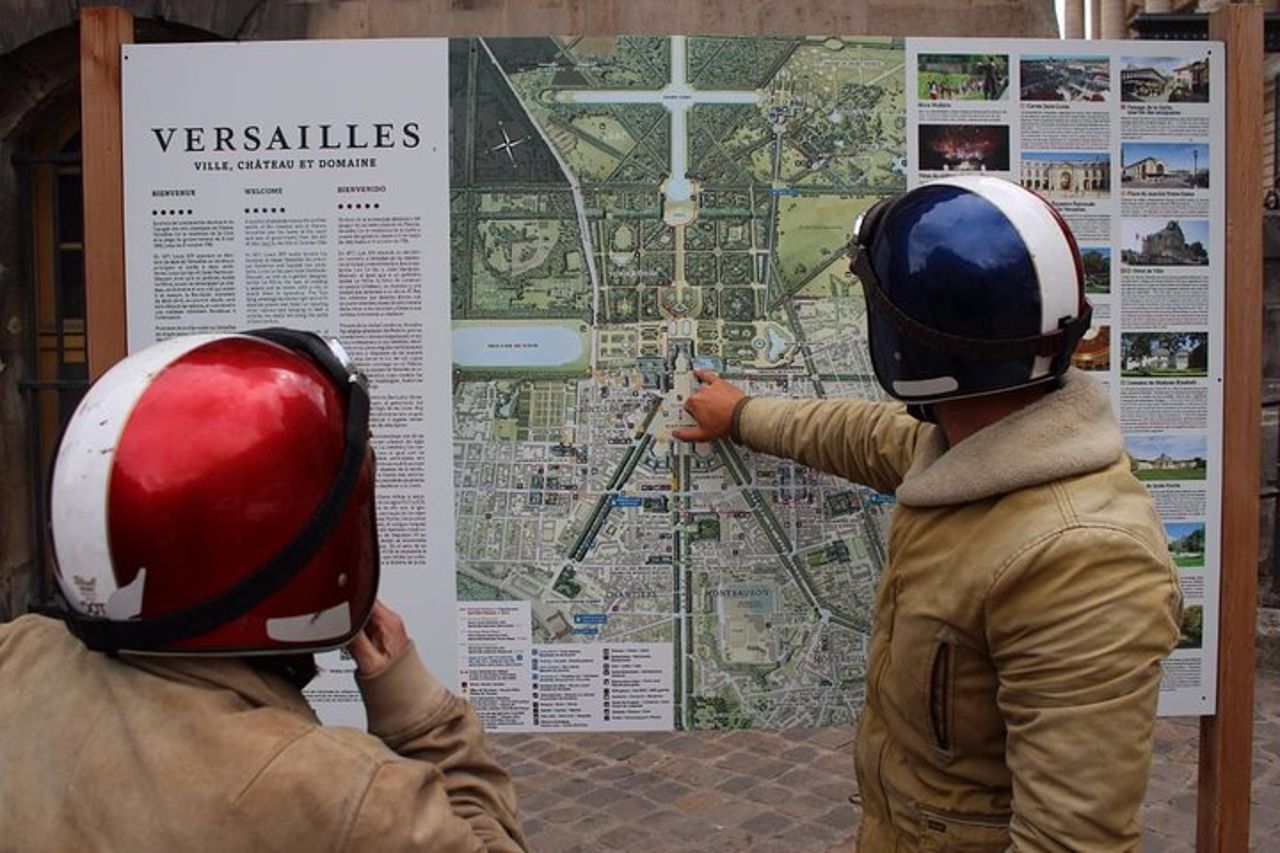 Esclusivo tour vintage di un'intera giornata a Parigi e Versailles su un sidecar — 4